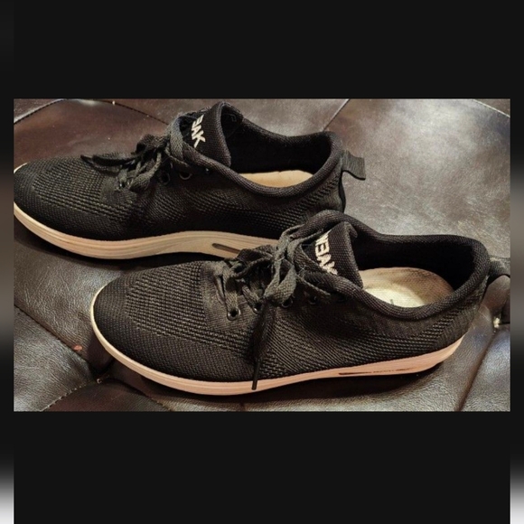 Womens Sz 8 Tweak Black Running Shoes in Gently Used Condition - Picture 2 of 6